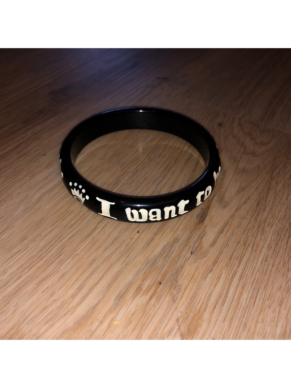 JESSICA KAGAN CUSHMAN RESIN BANGLE BRACELET I WANT TO BE GIRL WITH THE MOST CAKE